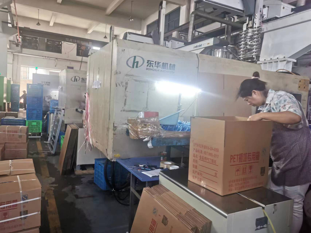 Nh&agrave; cung cấp ph&ocirc;i chai PET-4